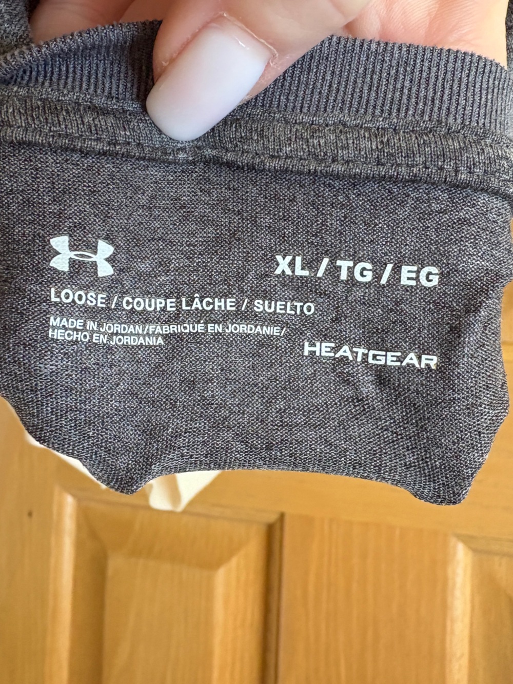 🤍Under Armour Dark Gray V‑Neck Performance Tee🤍 woman’s size XL - Picture 5 of 5